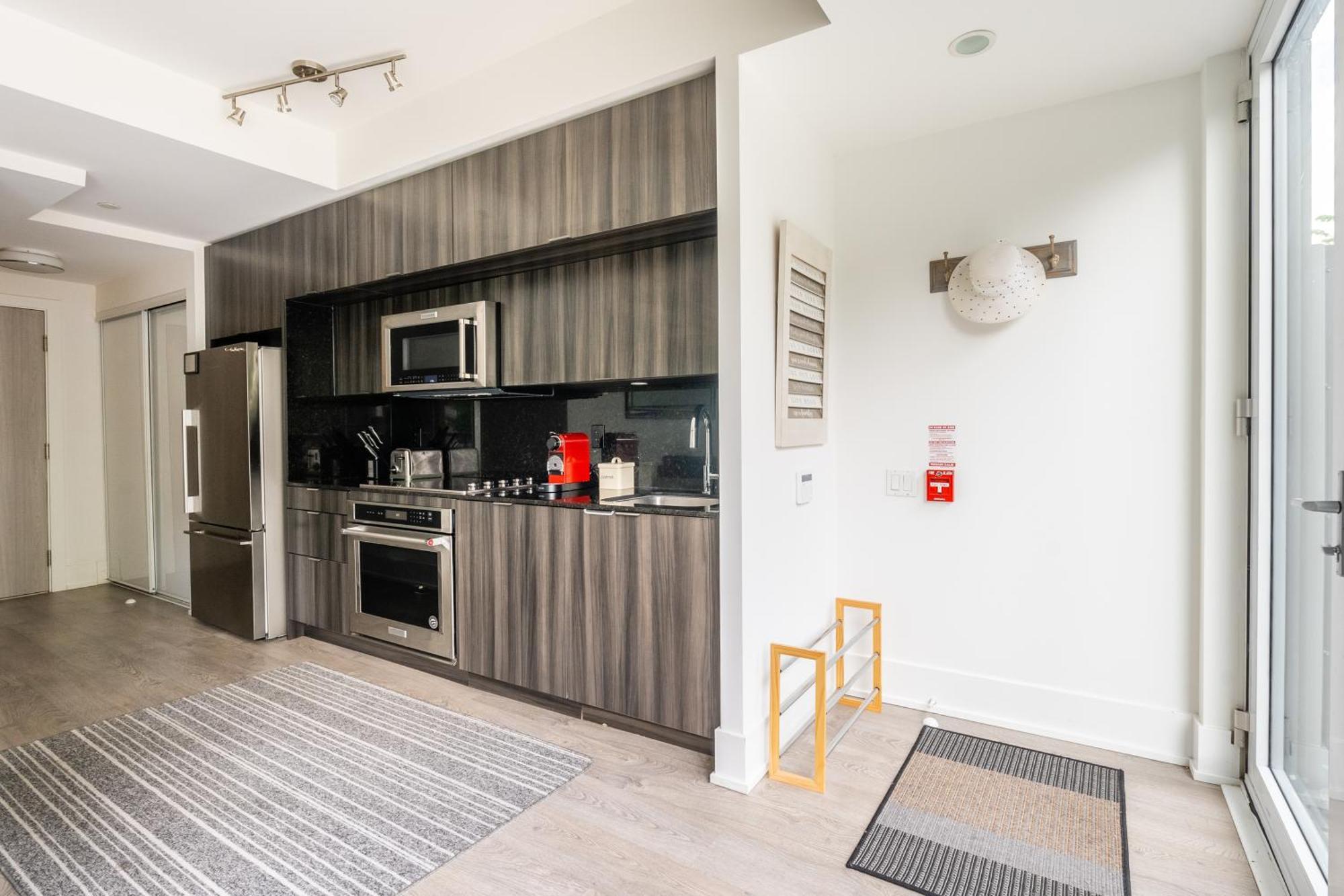 Spacious Corner Apartment Downtown 토론토 외부 사진