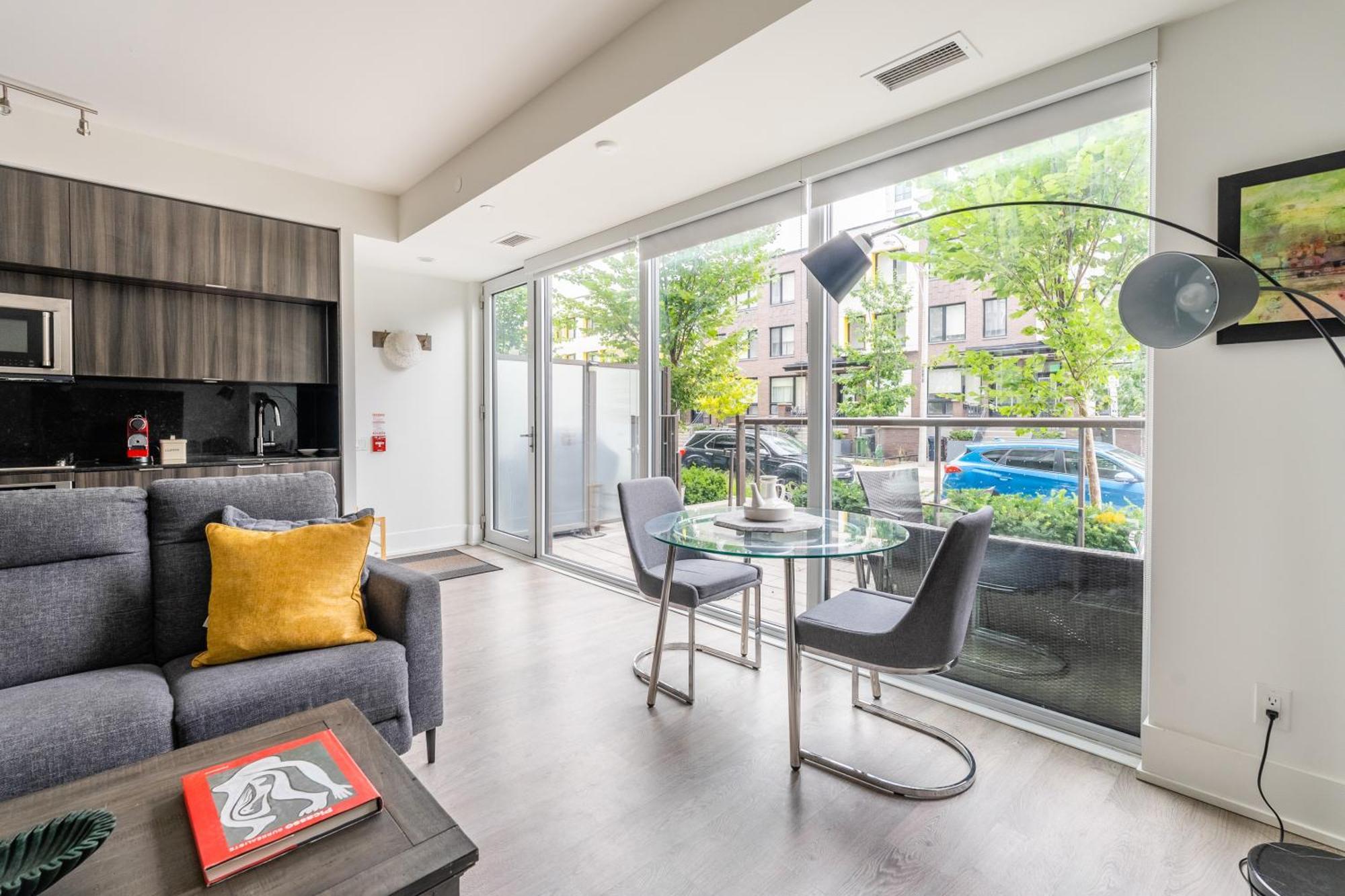 Spacious Corner Apartment Downtown 토론토 외부 사진