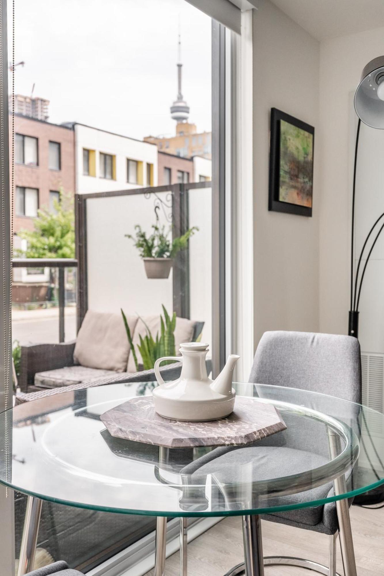 Spacious Corner Apartment Downtown 토론토 외부 사진