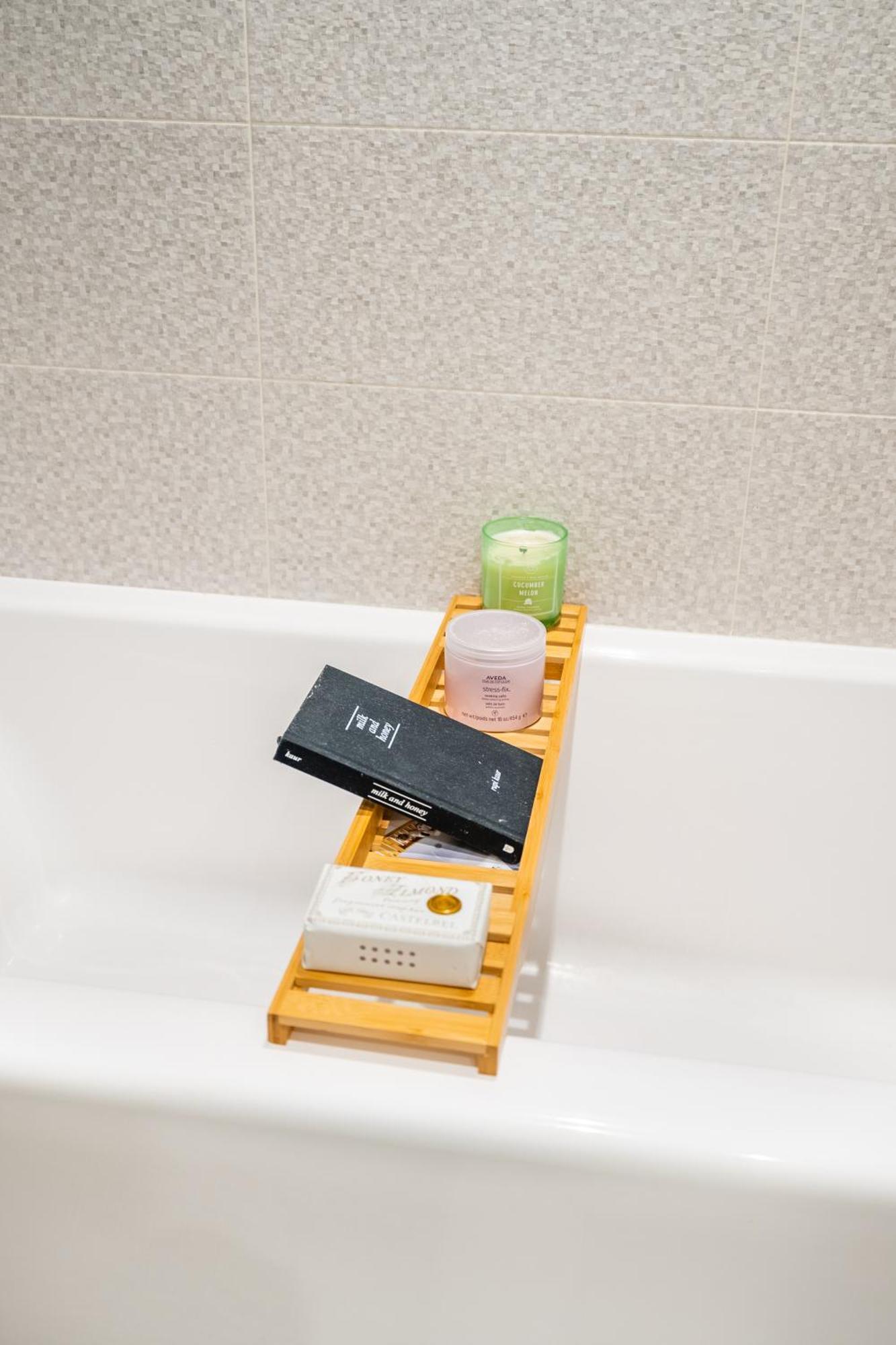 Spacious Corner Apartment Downtown 토론토 외부 사진
