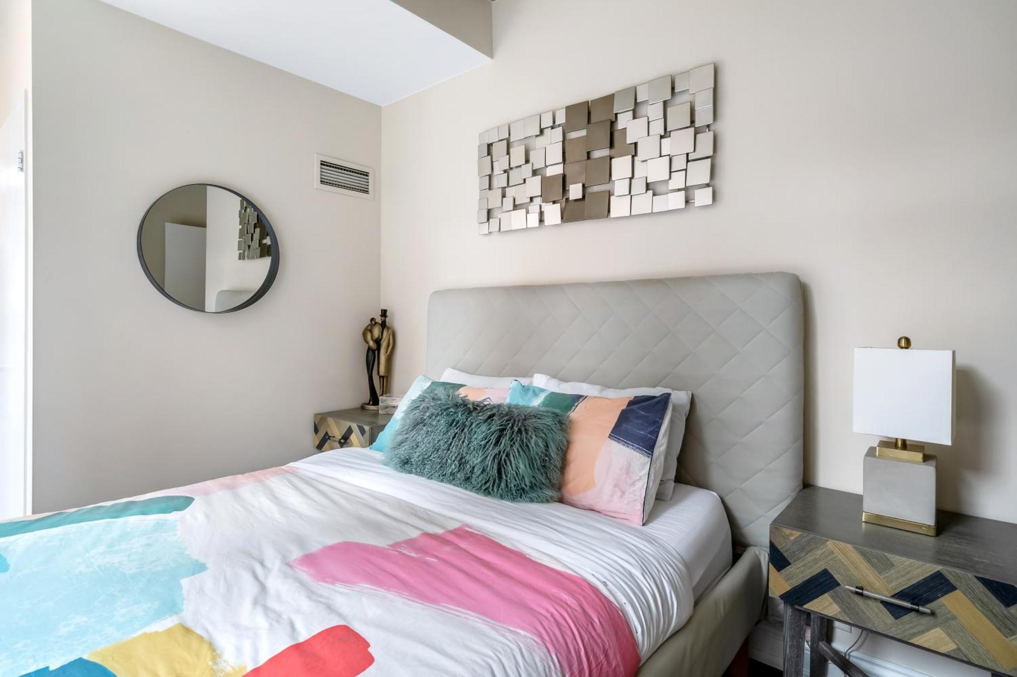 Spacious Corner Apartment Downtown 토론토 외부 사진